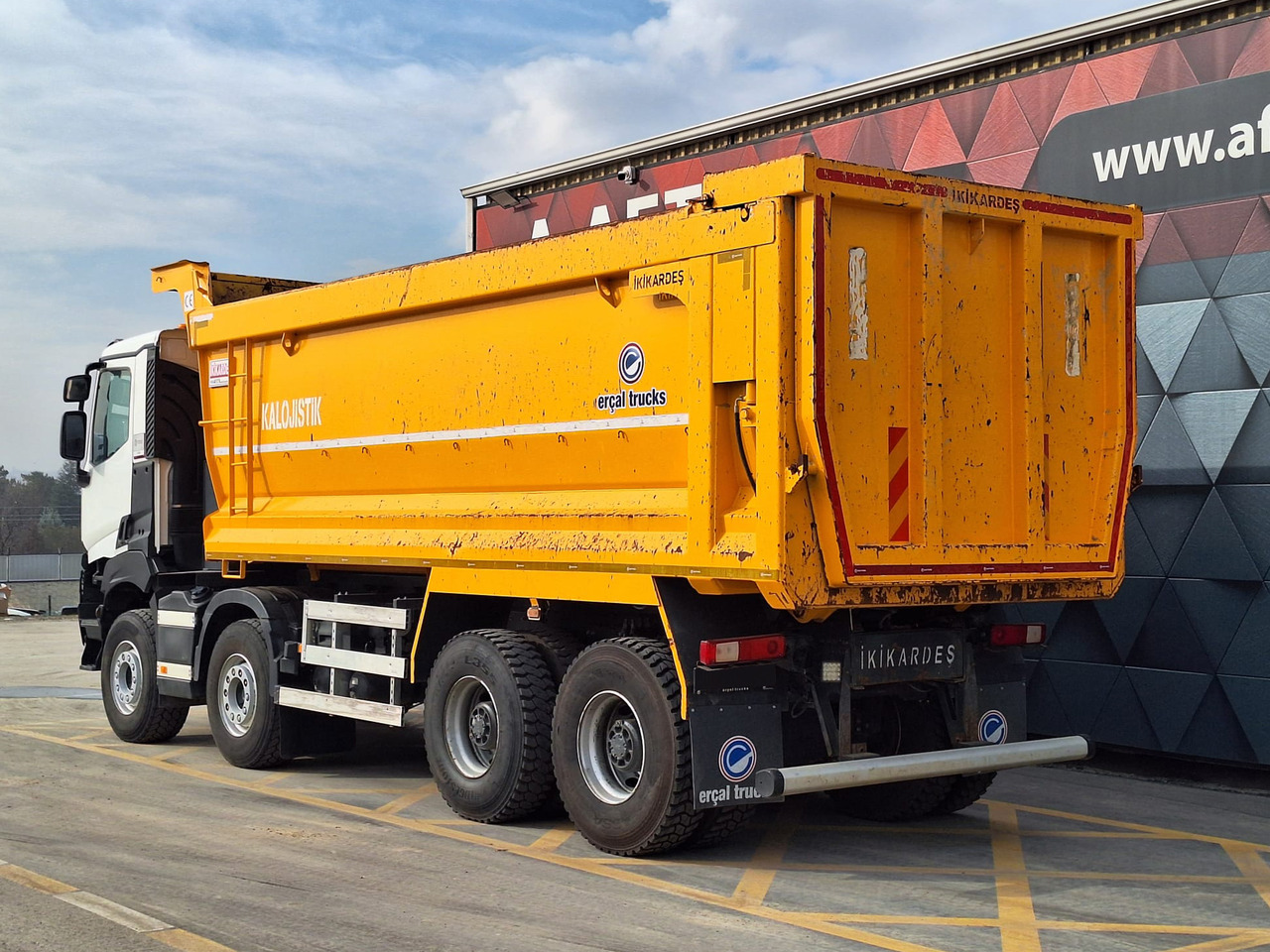 Billenőplatós teherautó RENAULT K 520: 6 kép.