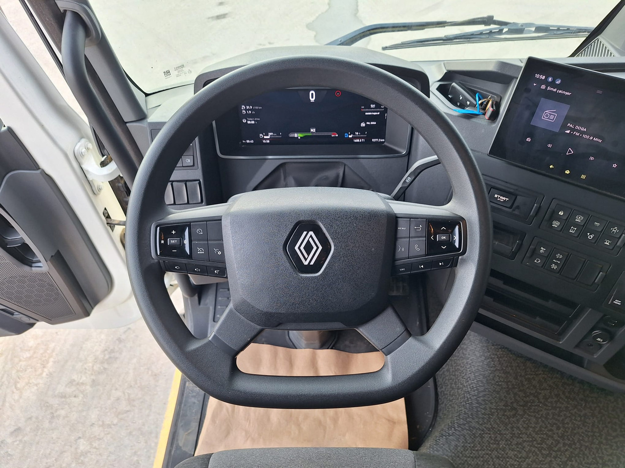 Billenőplatós teherautó RENAULT K 520: 11 kép.