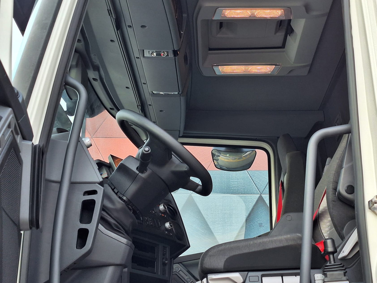 Billenőplatós teherautó RENAULT K 520: 9 kép.