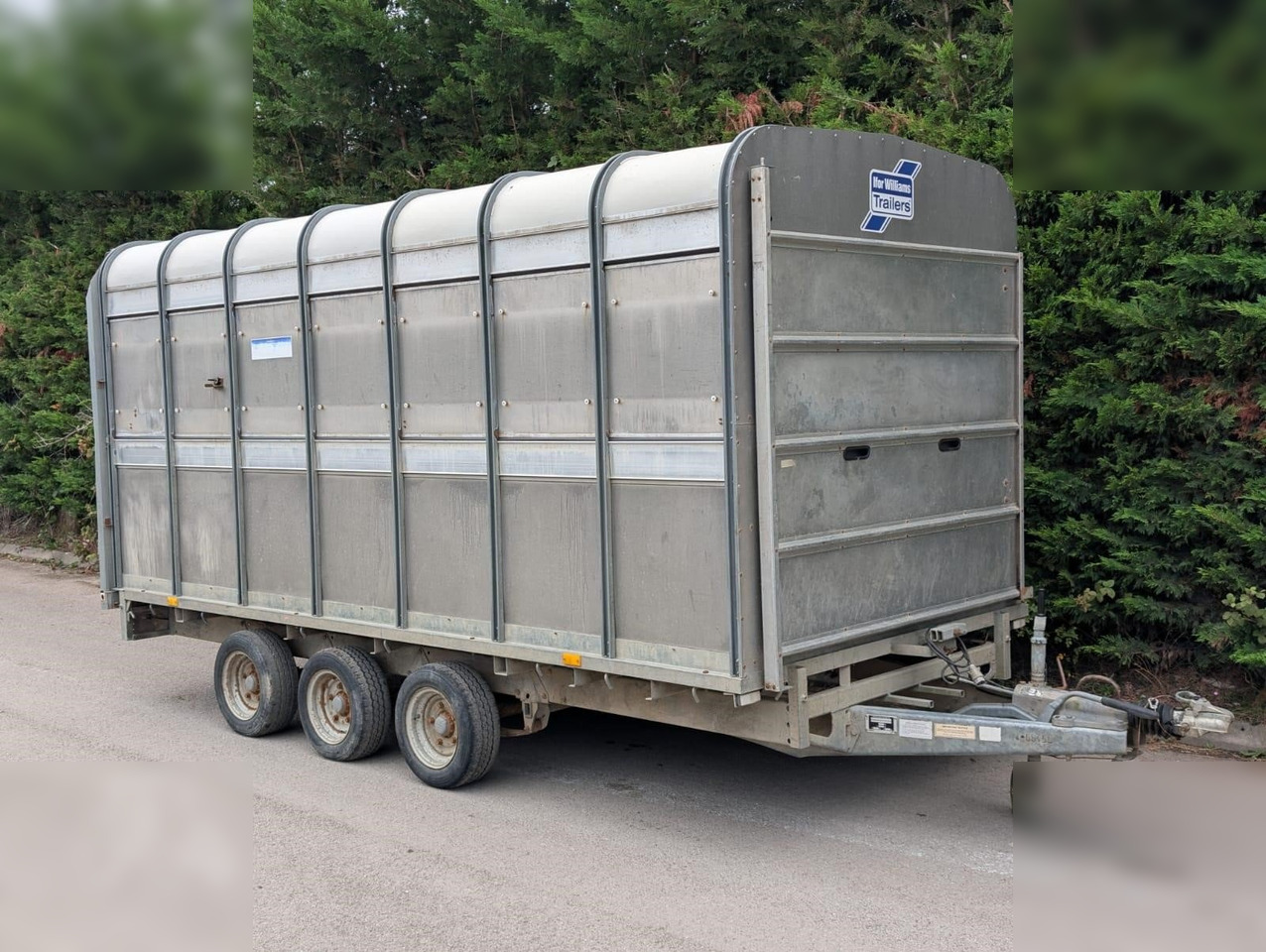2004 IFOR WILLIAMS DP120G - Pótkocsi állatszállító: 1 kép. 2004 IFOR WILLIAMS DP120G - Pótkocsi állatszállító: 1 kép.