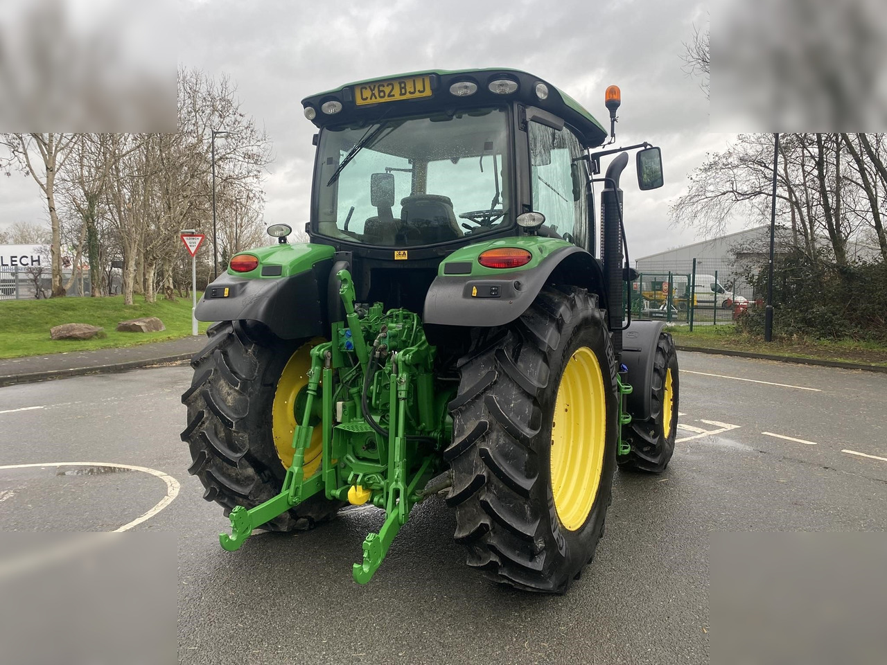 Traktor 2012 JOHN DEERE 6125R: 10 kép.