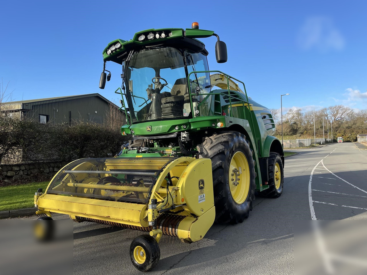 2018 JOHN DEERE 8400 - Önjáró szecskázógép: 4 kép. 2018 JOHN DEERE 8400 - Önjáró szecskázógép: 4 kép.