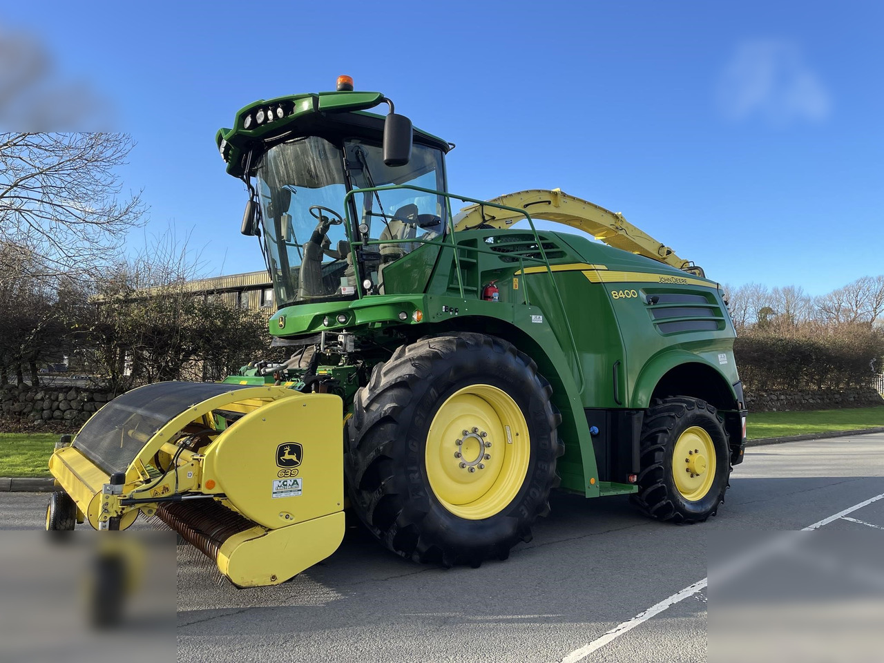 2018 JOHN DEERE 8400 - Önjáró szecskázógép: 3 kép. 2018 JOHN DEERE 8400 - Önjáró szecskázógép: 3 kép.