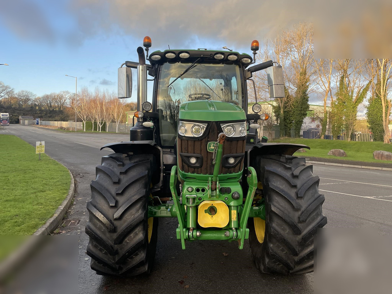 2020 JOHN DEERE 6155R - Traktor: 3 kép. 2020 JOHN DEERE 6155R - Traktor: 3 kép.