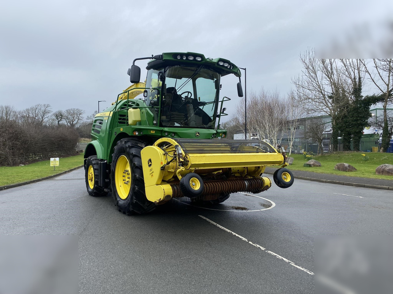 2020 JOHN DEERE 8600 - Önjáró szecskázógép: 3 kép. 2020 JOHN DEERE 8600 - Önjáró szecskázógép: 3 kép.