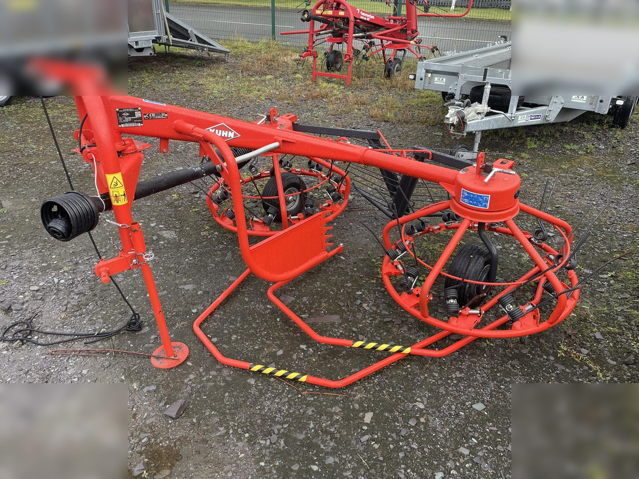 2023 KUHN HAYBOB 300 - Szénaforgató: 1 kép. 2023 KUHN HAYBOB 300 - Szénaforgató: 1 kép.