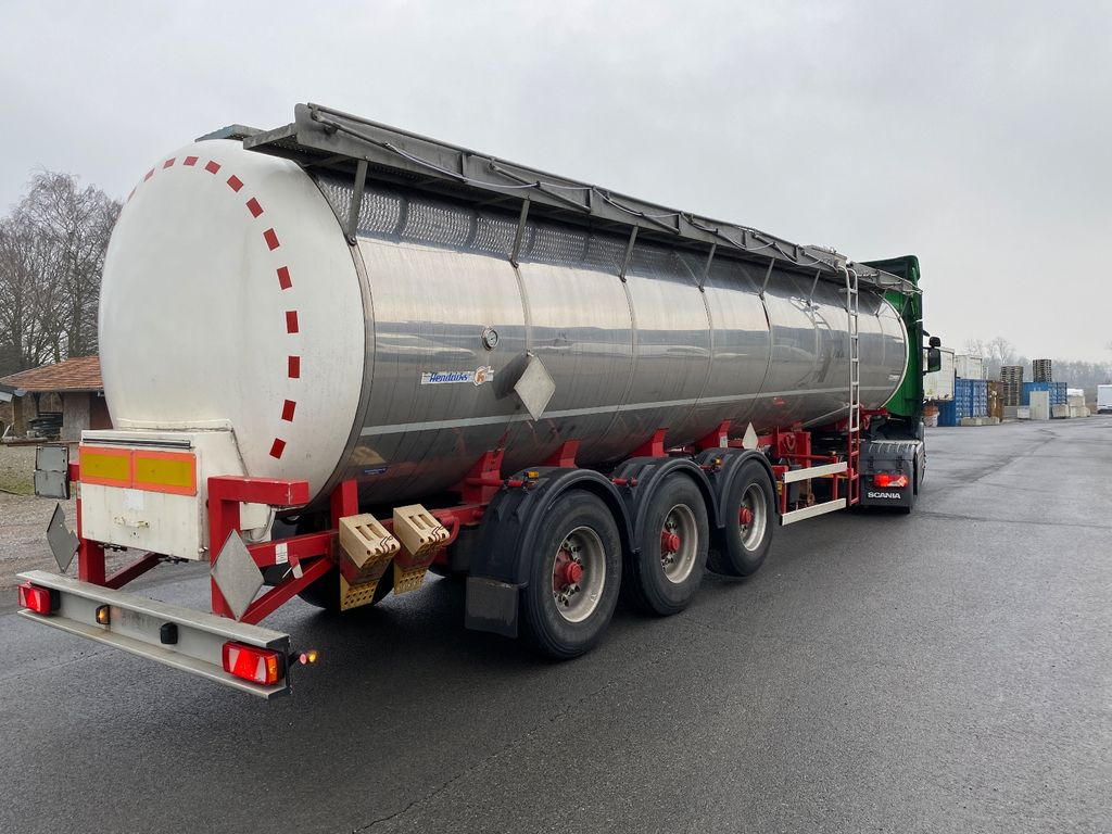 Hendricks Chemie L4BH/26.000 l 1 Kammer/ Chassis:Krause - Tartályos félpótkocsi: 2 kép. Hendricks Chemie L4BH/26.000 l 1 Kammer/ Chassis:Krause - Tartályos félpótkocsi: 2 kép.