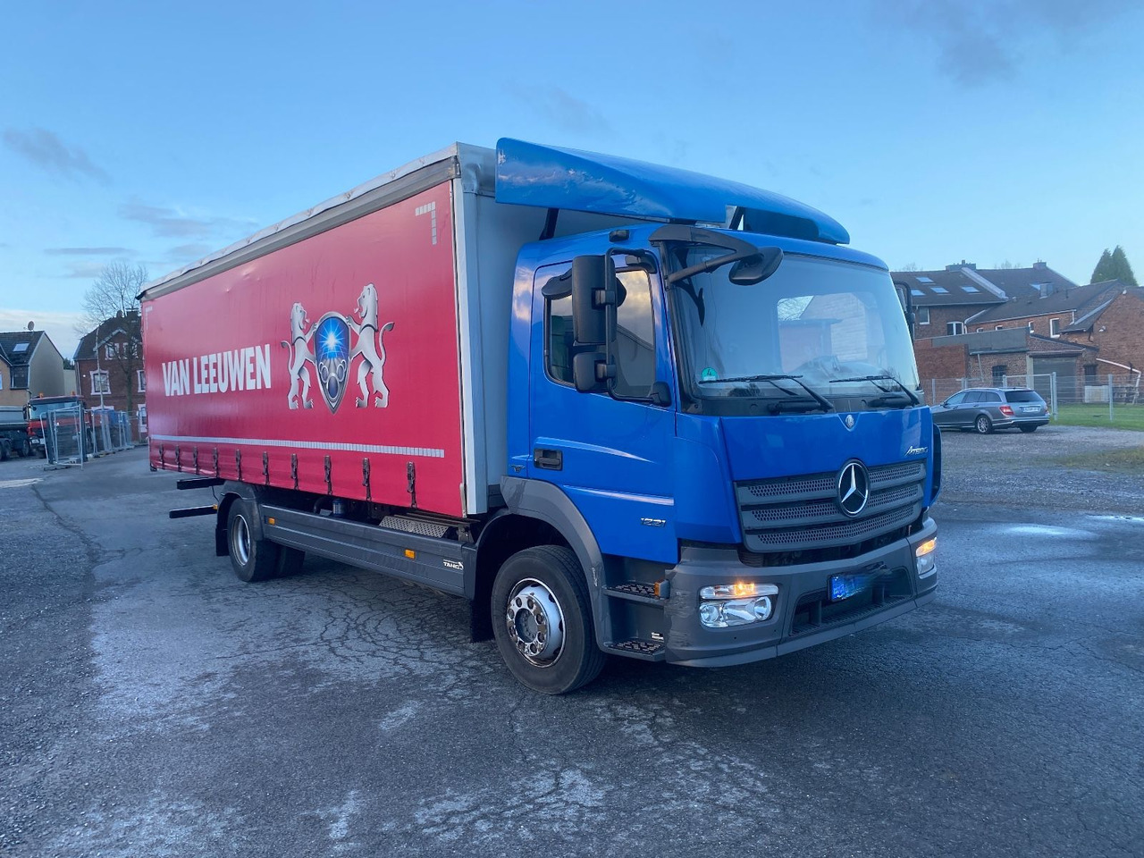 Mercedes-Benz 1221 Pritschenwagen /Rungen/Stahltransporte - Ponyvás teherautó: 1 kép. Mercedes-Benz 1221 Pritschenwagen /Rungen/Stahltransporte - Ponyvás teherautó: 1 kép.