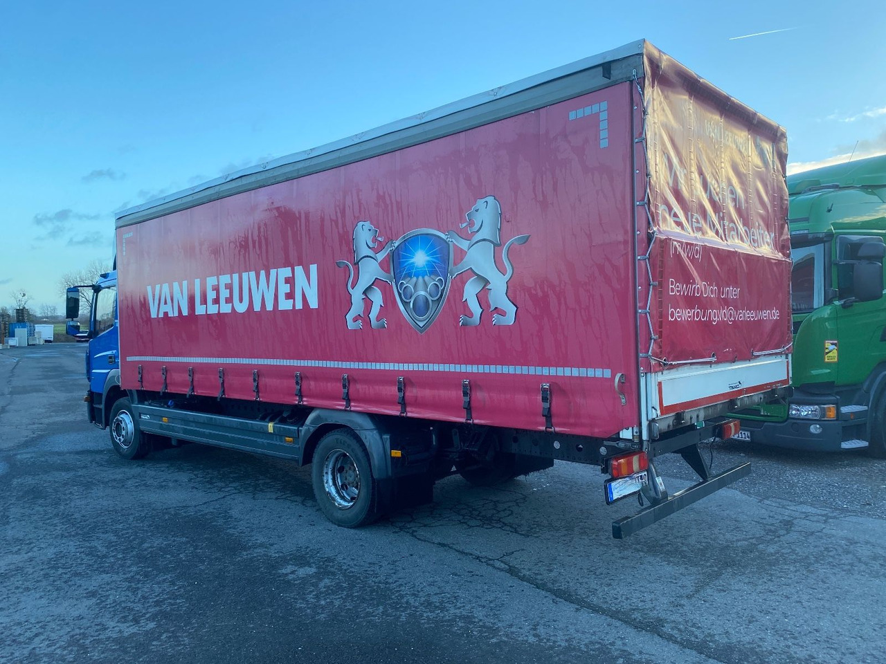 Mercedes-Benz 1221 Pritschenwagen /Rungen/Stahltransporte - Ponyvás teherautó: 4 kép. Mercedes-Benz 1221 Pritschenwagen /Rungen/Stahltransporte - Ponyvás teherautó: 4 kép.