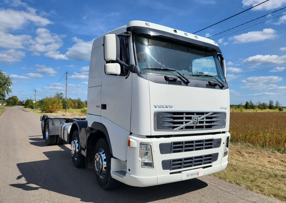 Volvo FH 500 8x2 - Alvaz teherautó: 2 kép. Volvo FH 500 8x2 - Alvaz teherautó: 2 kép.