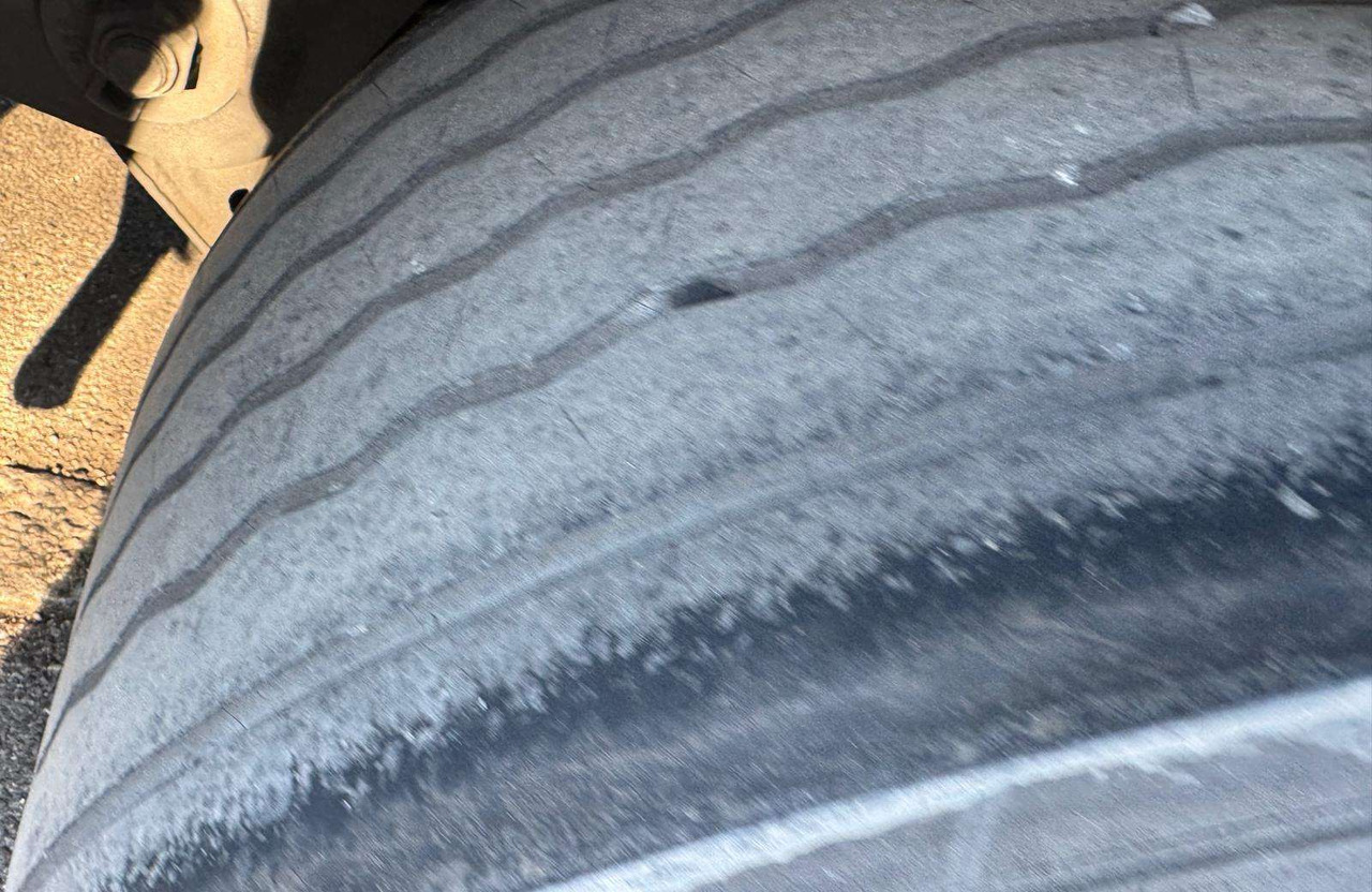 Kögel Mega SAF - Ponyvás félpótkocsi: 5 kép. Kögel Mega SAF - Ponyvás félpótkocsi: 5 kép.