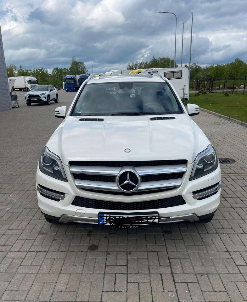 Mercedes-Benz GL350 - Terepjáró/ SUV: 1 kép. Mercedes-Benz GL350 - Terepjáró/ SUV: 1 kép.