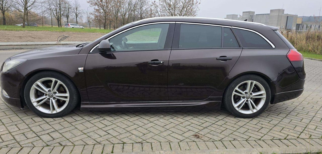 Opel Insignia - Kombi: 3 kép. Opel Insignia - Kombi: 3 kép.