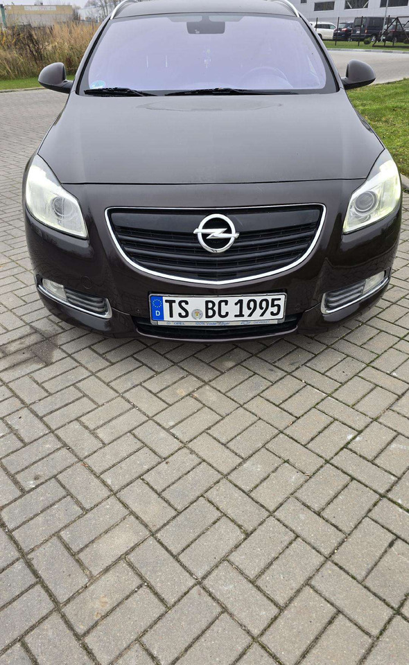 Opel Insignia - Kombi: 2 kép. Opel Insignia - Kombi: 2 kép.