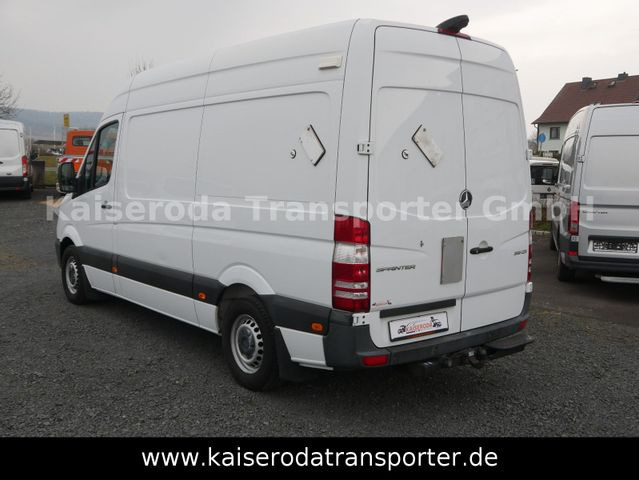 Mercedes-Benz Sprinter 319 3,0 V6 Klima 3,5t AHK Standheizung - Furgon: 3 kép. Mercedes-Benz Sprinter 319 3,0 V6 Klima 3,5t AHK Standheizung - Furgon: 3 kép.
