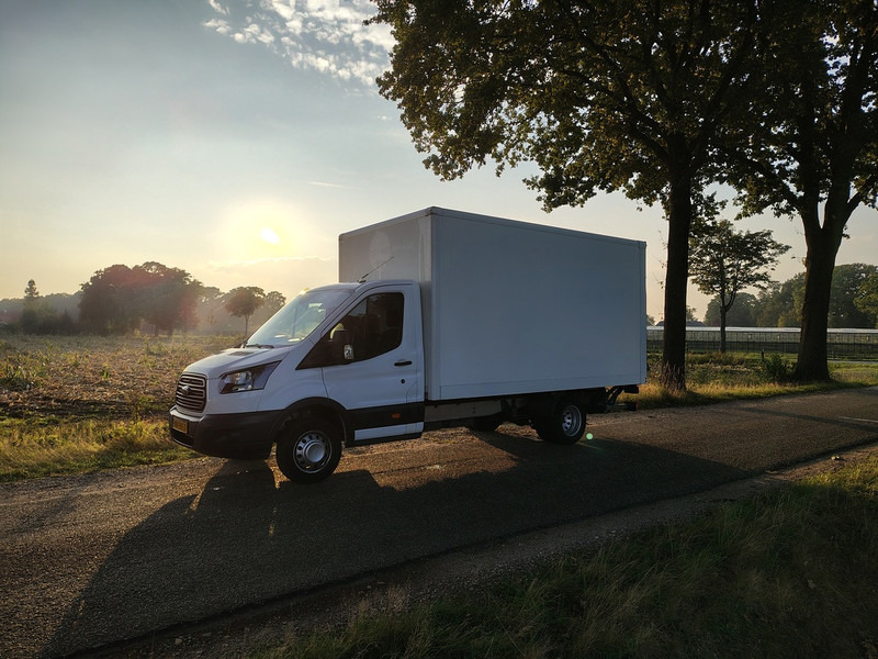 Ford Transit - Furgon: 2 kép. Ford Transit - Furgon: 2 kép.