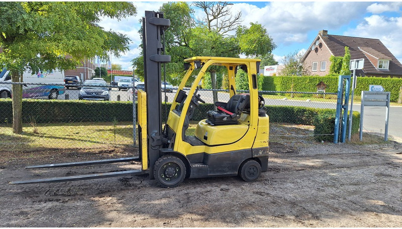 Hyster S3.0ft - Gázüzemű targonca: 1 kép. Hyster S3.0ft - Gázüzemű targonca: 1 kép.