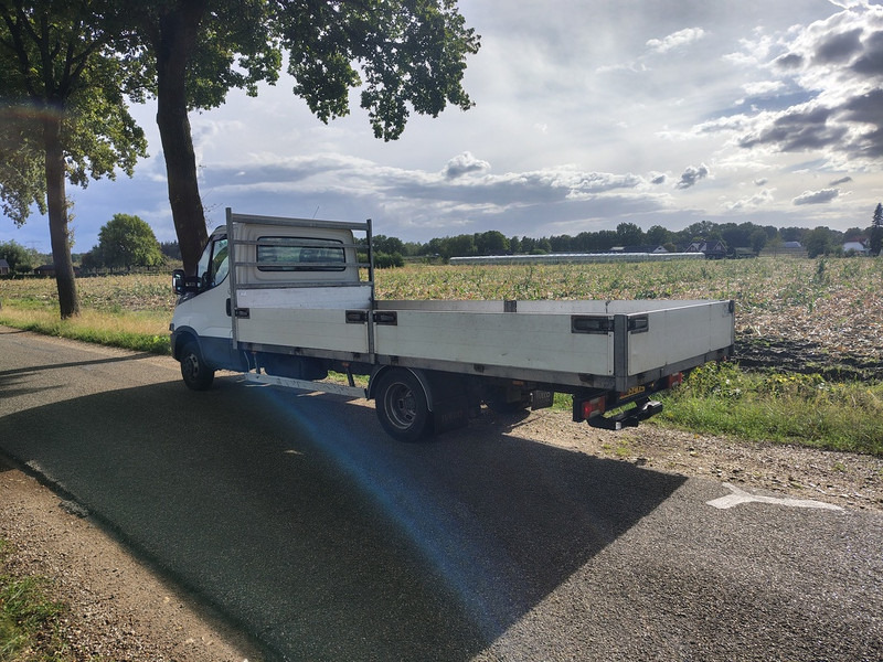 Iveco Daily 35C180 - Platós kisteherautó: 4 kép. Iveco Daily 35C180 - Platós kisteherautó: 4 kép.