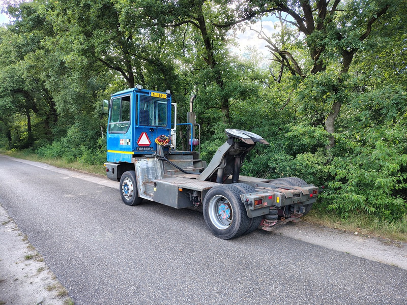 Terberg Yt180 - Terminál targoncá: 3 kép. Terberg Yt180 - Terminál targoncá: 3 kép.