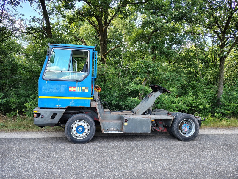 Terberg Yt180 - Terminál targoncá: 2 kép. Terberg Yt180 - Terminál targoncá: 2 kép.