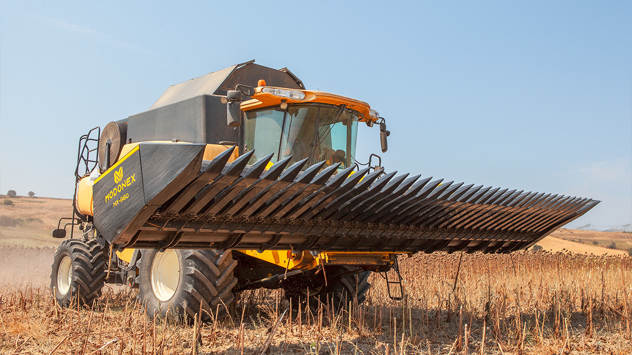 Modonex MX-630 - Napraforgó adapter: 1 kép. Modonex MX-630 - Napraforgó adapter: 1 kép.