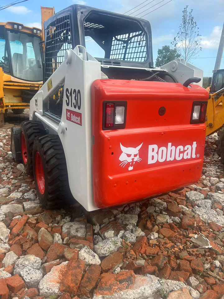 BOBCAT S130 skid steer loader Mining/Agriculture/Urban Construction - Mini homlokrakodó: 5 kép. BOBCAT S130 skid steer loader Mining/Agriculture/Urban Construction - Mini homlokrakodó: 5 kép.