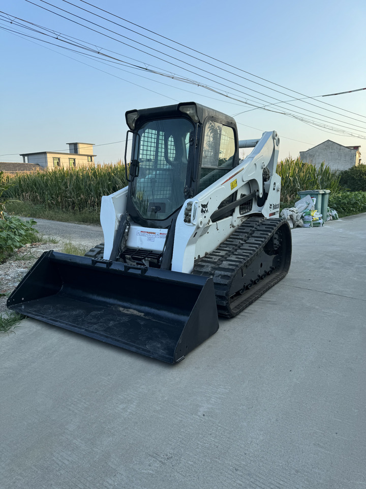 BOBCAT T770 skid steer loader American original Mining/Agriculture/Urban Construction - Mini homlokrakodó: 4 kép. BOBCAT T770 skid steer loader American original Mining/Agriculture/Urban Construction - Mini homlokrakodó: 4 kép.