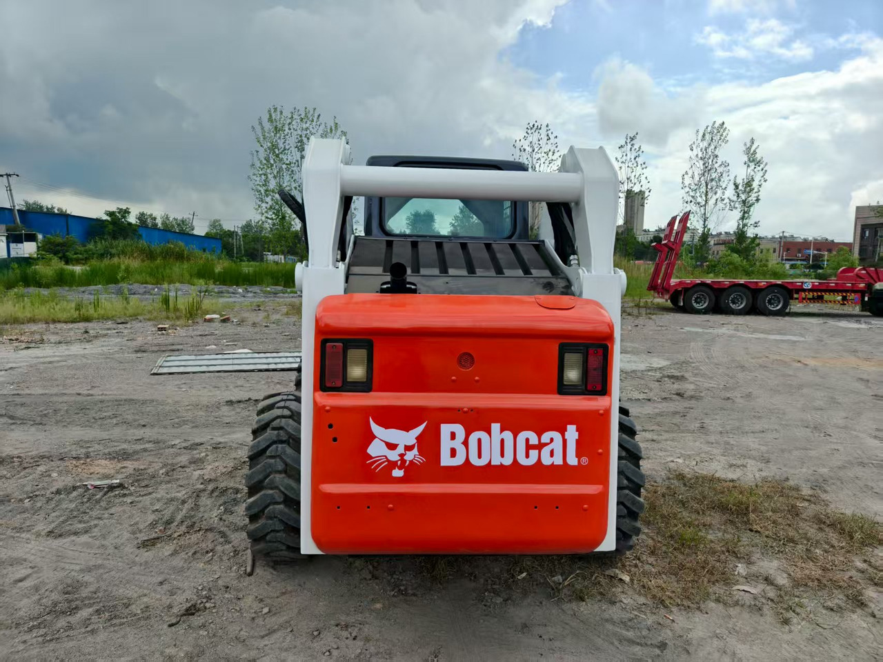 BOBCAT skid steer loader S300 Mining/Agriculture/Urban Construction - Mini homlokrakodó: 3 kép. BOBCAT skid steer loader S300 Mining/Agriculture/Urban Construction - Mini homlokrakodó: 3 kép.