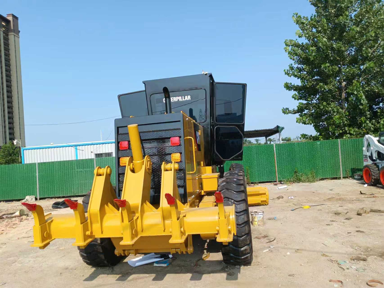 CATERPILLAR 140K used motor grader low price - Gréder: 3 kép. CATERPILLAR 140K used motor grader low price - Gréder: 3 kép.