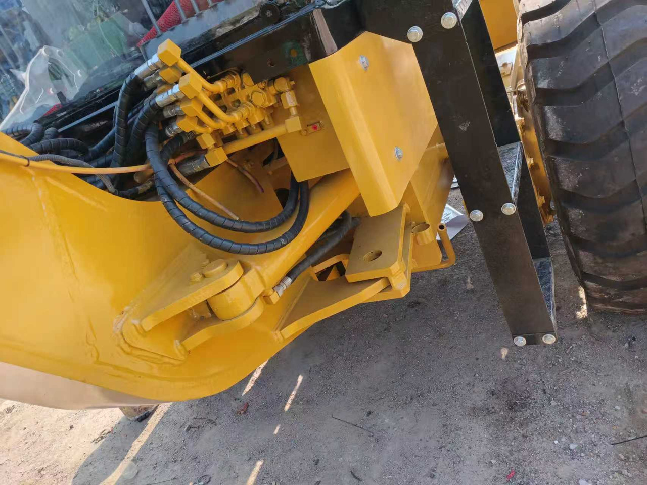 CATERPILLAR 140K used motor grader low price - Gréder: 5 kép. CATERPILLAR 140K used motor grader low price - Gréder: 5 kép.