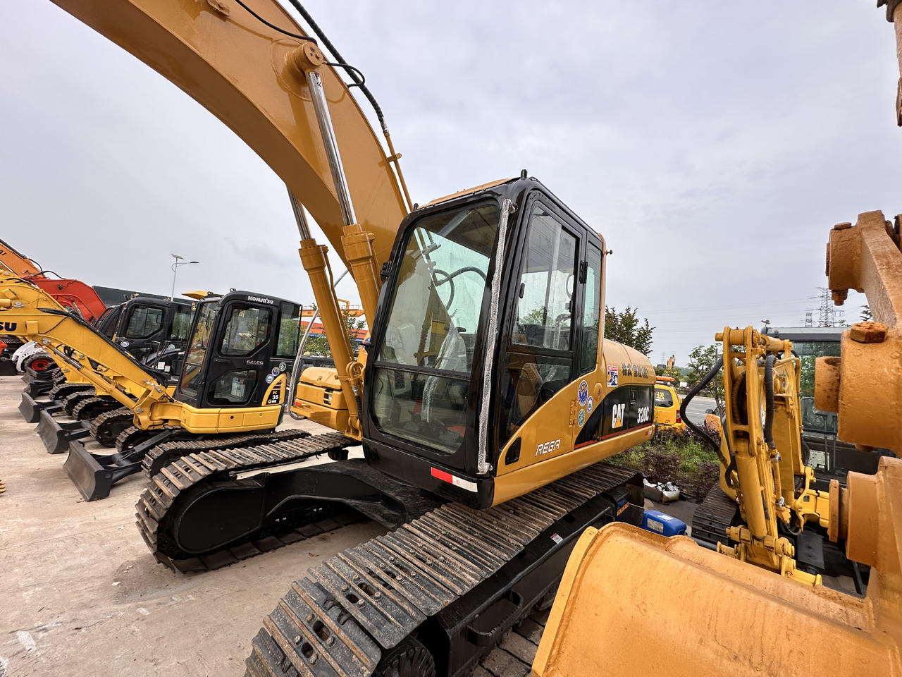 CATERPILLAR 320CL used excavator good condition for sale - Lánctalpas kotró: 4 kép. CATERPILLAR 320CL used excavator good condition for sale - Lánctalpas kotró: 4 kép.