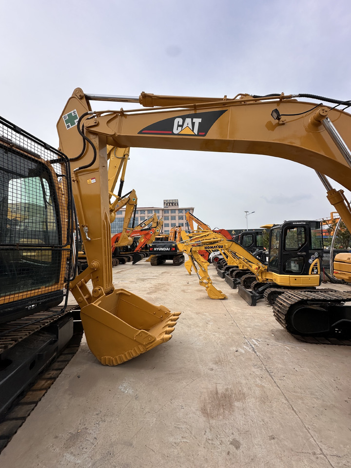 CATERPILLAR 320CL used excavator good condition for sale - Lánctalpas kotró: 3 kép. CATERPILLAR 320CL used excavator good condition for sale - Lánctalpas kotró: 3 kép.