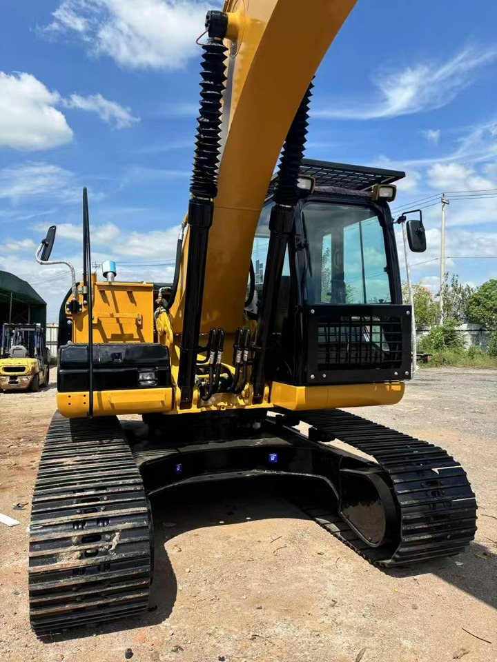 CATERPILLAR 320D2 low hour good condition excavator promotion - Lánctalpas kotró: 3 kép. CATERPILLAR 320D2 low hour good condition excavator promotion - Lánctalpas kotró: 3 kép.