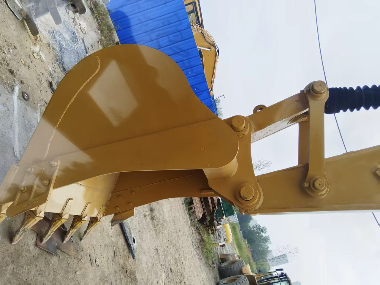 CATERPILLAR 330DL good condition 2024 30 ton excavator for sale - Lánctalpas kotró: 2 kép. CATERPILLAR 330DL good condition 2024 30 ton excavator for sale - Lánctalpas kotró: 2 kép.