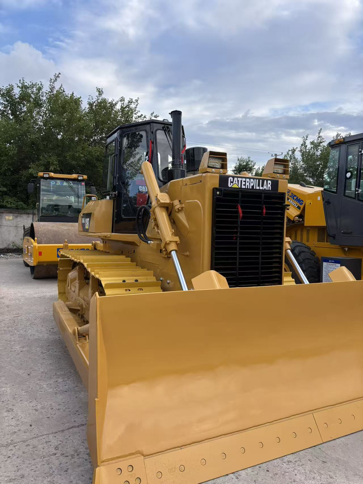 CATERPILLAR D6G - Buldózer: 3 kép. CATERPILLAR D6G - Buldózer: 3 kép.