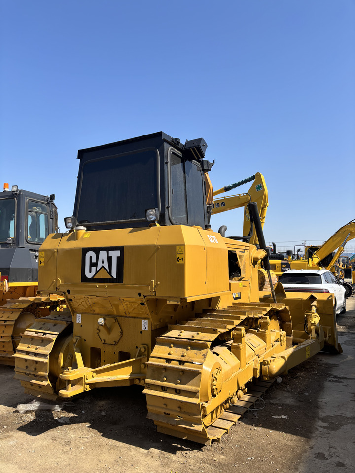 CATERPILLAR D7G - Buldózer: 4 kép. CATERPILLAR D7G - Buldózer: 4 kép.