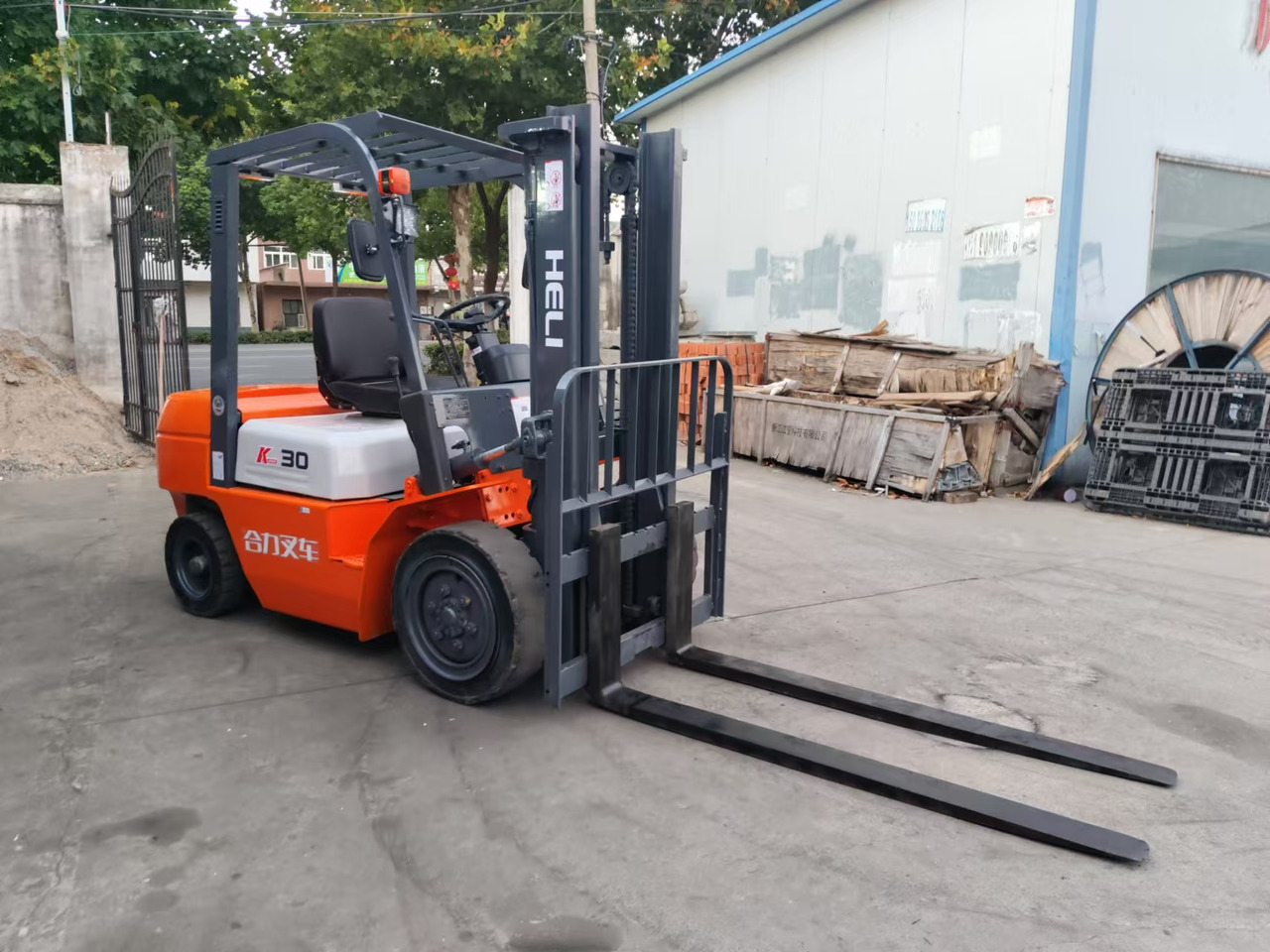 HELI k30 used 3 ton diesel forklift Customizable mast clamps low price - Dízel targonca: 5 kép. HELI k30 used 3 ton diesel forklift Customizable mast clamps low price - Dízel targonca: 5 kép.