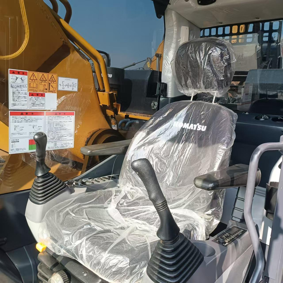 KOMATSU pc450-8 PC450-8 Used Machinery: Fuel-efficient and durable, specially designed for mining/earthwork - Lánctalpas kotró: 4 kép. KOMATSU pc450-8 PC450-8 Used Machinery: Fuel-efficient and durable, specially designed for mining/earthwork - Lánctalpas kotró: 4 kép.