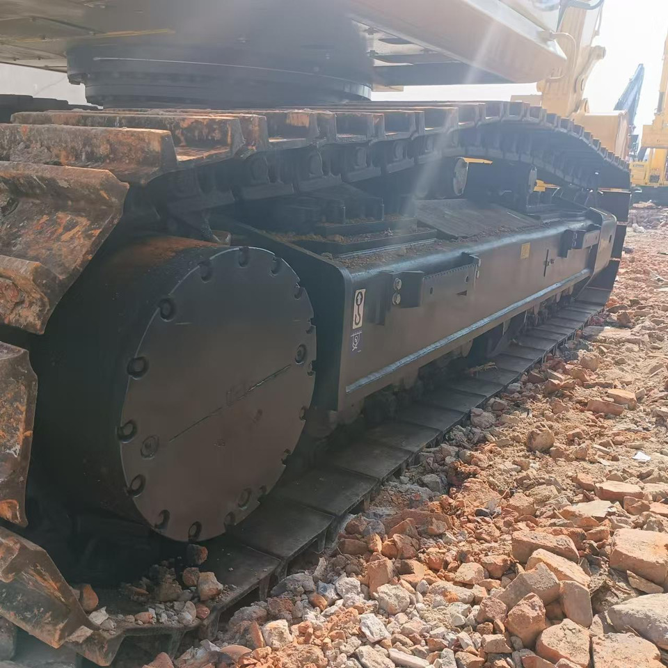 KOMATSU pc450-8 PC450-8 Used Machinery: Fuel-efficient and durable, specially designed for mining/earthwork - Lánctalpas kotró: 5 kép. KOMATSU pc450-8 PC450-8 Used Machinery: Fuel-efficient and durable, specially designed for mining/earthwork - Lánctalpas kotró: 5 kép.