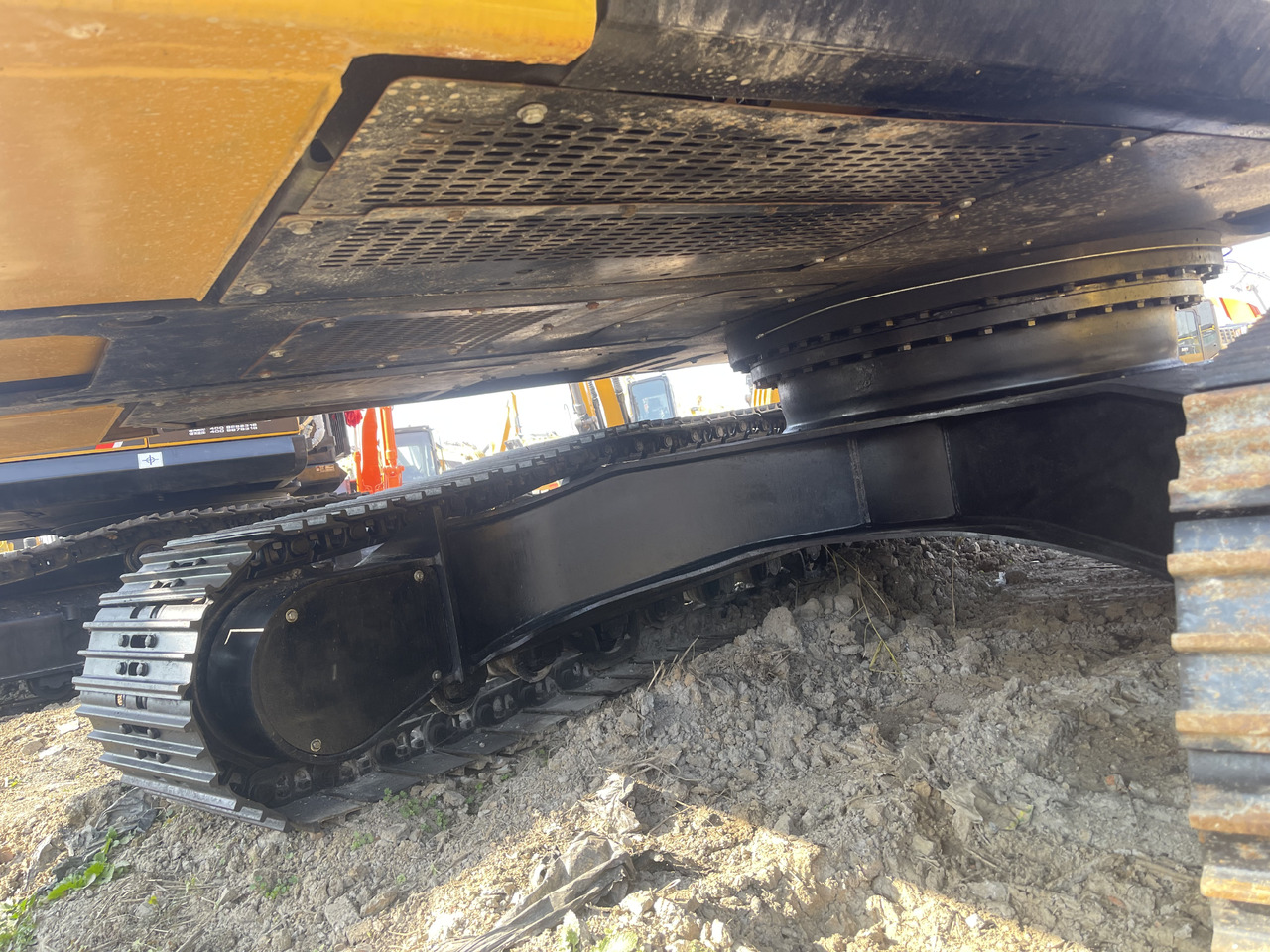 SANY sy245H used excavator Source supply - Lánctalpas kotró: 5 kép. SANY sy245H used excavator Source supply - Lánctalpas kotró: 5 kép.