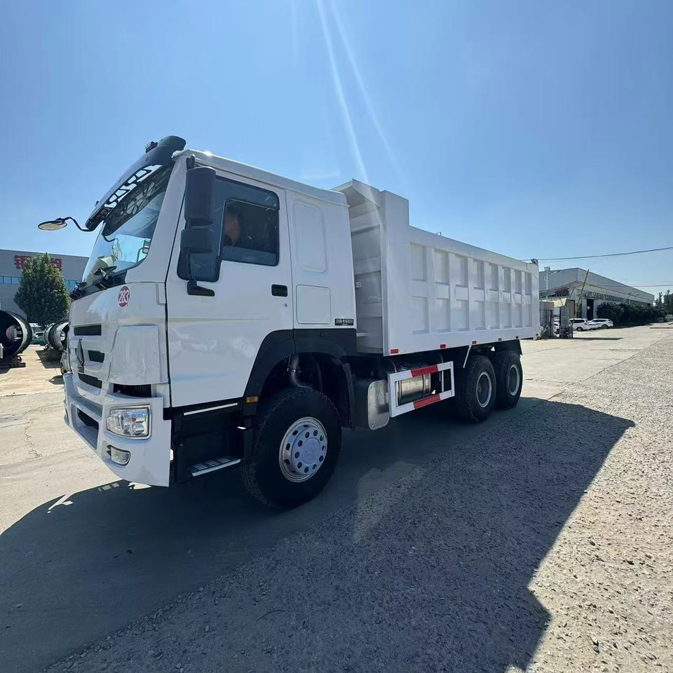 SINOTRUK howo 371 6x4 dump truck - Billenőplatós teherautó: 1 kép. SINOTRUK howo 371 6x4 dump truck - Billenőplatós teherautó: 1 kép.