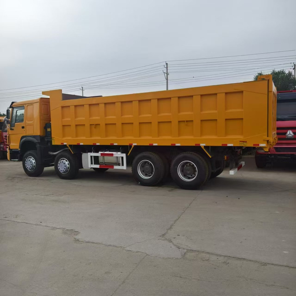 SINOTRUK howo 371 8x4 dump truck - Billenőplatós teherautó: 5 kép. SINOTRUK howo 371 8x4 dump truck - Billenőplatós teherautó: 5 kép.