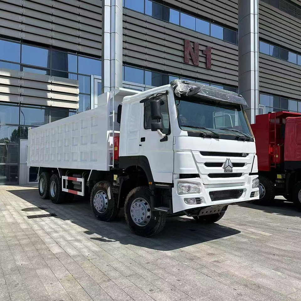 SINOTRUK howo 371 8x4 dump truck - Billenőplatós teherautó: 4 kép. SINOTRUK howo 371 8x4 dump truck - Billenőplatós teherautó: 4 kép.