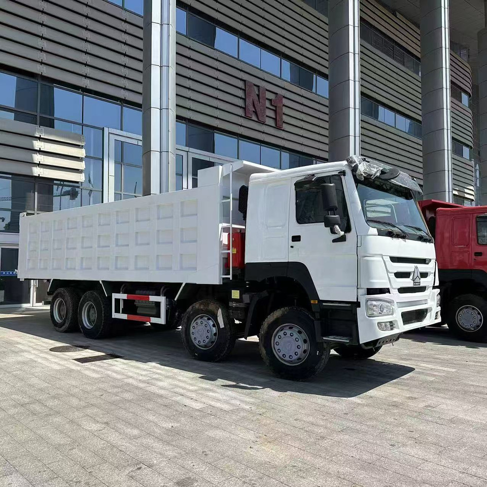 SINOTRUK howo 371 8x4 dump truck - Billenőplatós teherautó: 3 kép. SINOTRUK howo 371 8x4 dump truck - Billenőplatós teherautó: 3 kép.