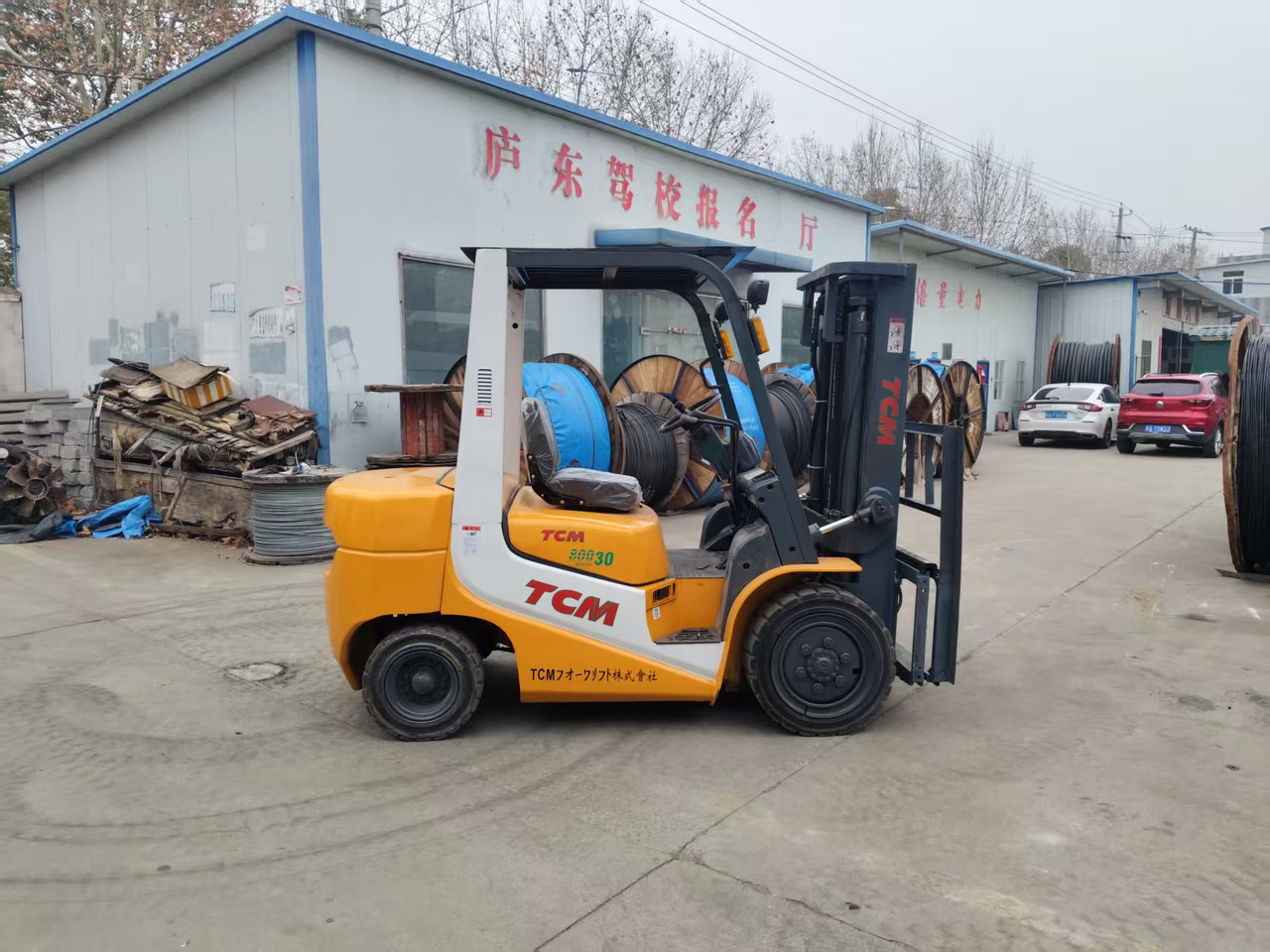 TCM FD30 Japan brand used 3 ton 4.5m diesel forklift Customizable mast clamps - Dízel targonca: 3 kép. TCM FD30 Japan brand used 3 ton 4.5m diesel forklift Customizable mast clamps - Dízel targonca: 3 kép.