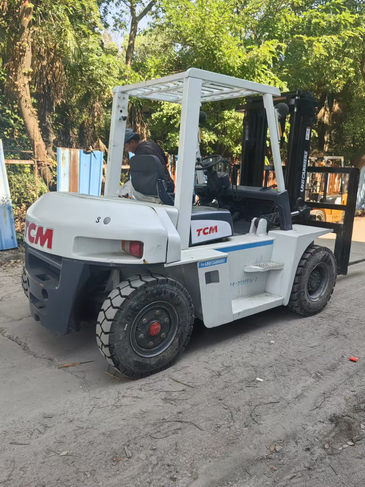 TCM FD50 Japan brand used 5 ton diesel forklift Customizable mast clamps - Dízel targonca: 4 kép. TCM FD50 Japan brand used 5 ton diesel forklift Customizable mast clamps - Dízel targonca: 4 kép.