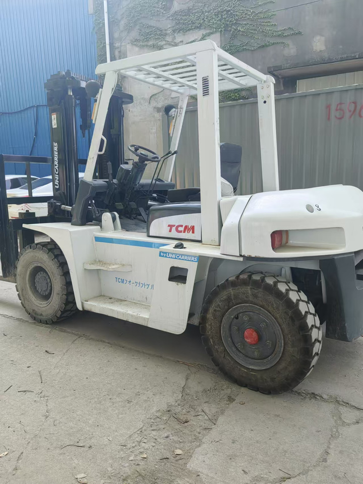 TCM FD50 Japan brand used 5 ton diesel forklift Customizable mast clamps - Dízel targonca: 5 kép. TCM FD50 Japan brand used 5 ton diesel forklift Customizable mast clamps - Dízel targonca: 5 kép.