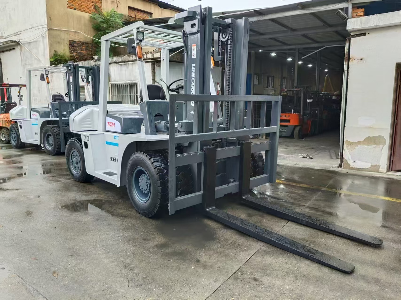TCM FD70 japan brand 7 ton forklift used Customizable mast clamp side shift - Dízel targonca: 5 kép. TCM FD70 japan brand 7 ton forklift used Customizable mast clamp side shift - Dízel targonca: 5 kép.
