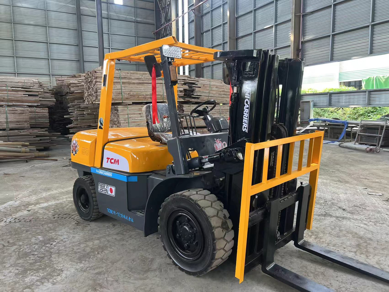 TCM fd50 japan brand original 5 ton diesel forklift 3 section 4.5m Customizable mast clamp side shift - Dízel targonca: 1 kép. TCM fd50 japan brand original 5 ton diesel forklift 3 section 4.5m Customizable mast clamp side shift - Dízel targonca: 1 kép.
