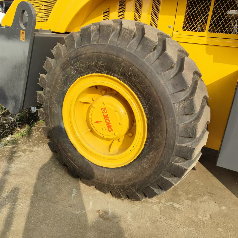 XCMG XS223J used road roller low hours factory price - Talajtömörítő: 5 kép. XCMG XS223J used road roller low hours factory price - Talajtömörítő: 5 kép.